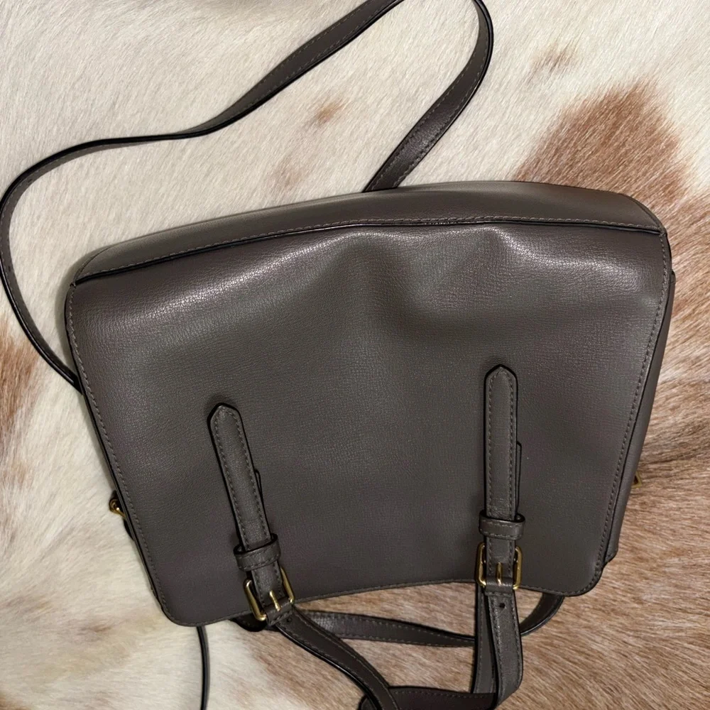 Marc Jacobs Elegant Taupe Handbag - Picture 4 of 9
